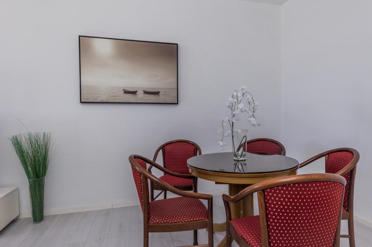 Seafront Apartments Karlo Kastela Dış mekan fotoğraf