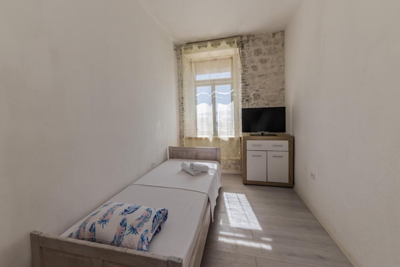 Seafront Apartments Karlo Kastela Dış mekan fotoğraf