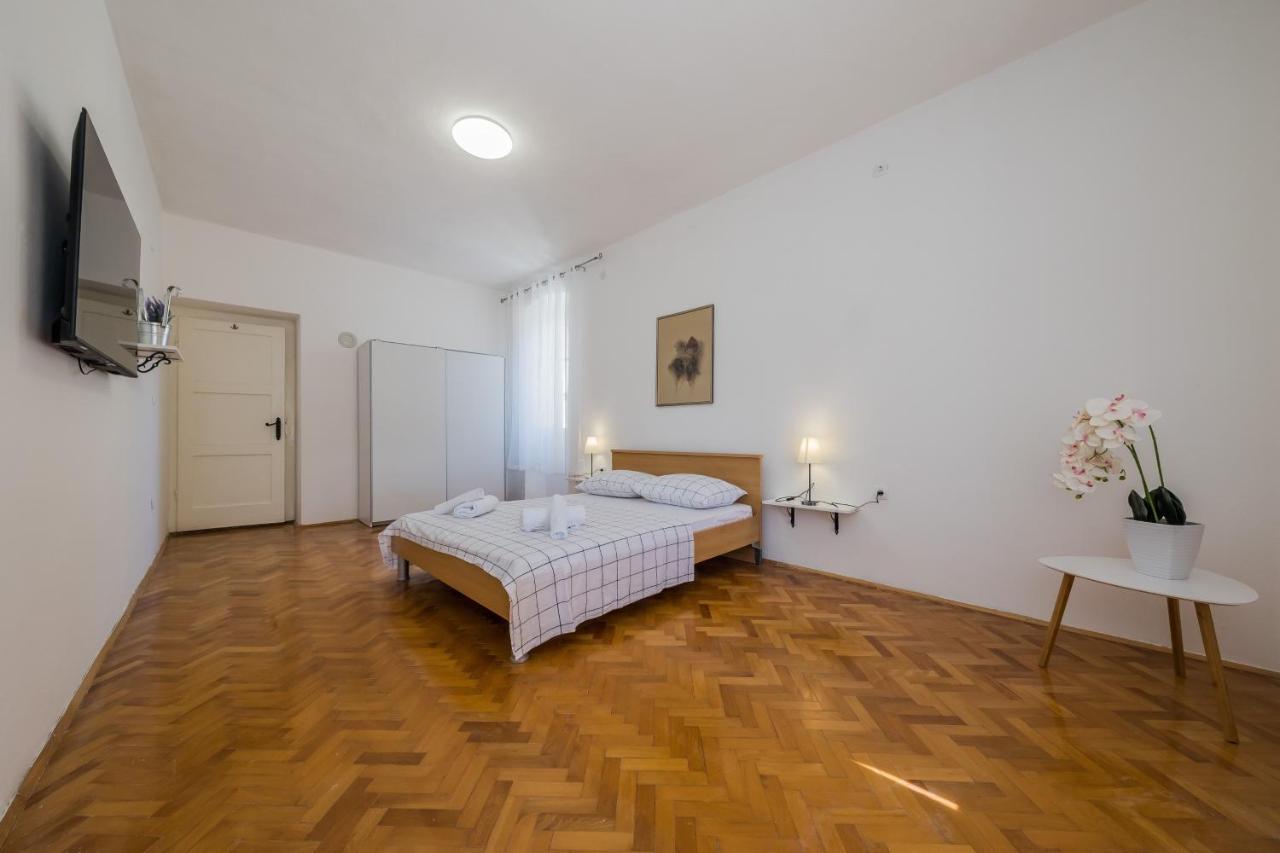 Seafront Apartments Karlo Kastela Dış mekan fotoğraf