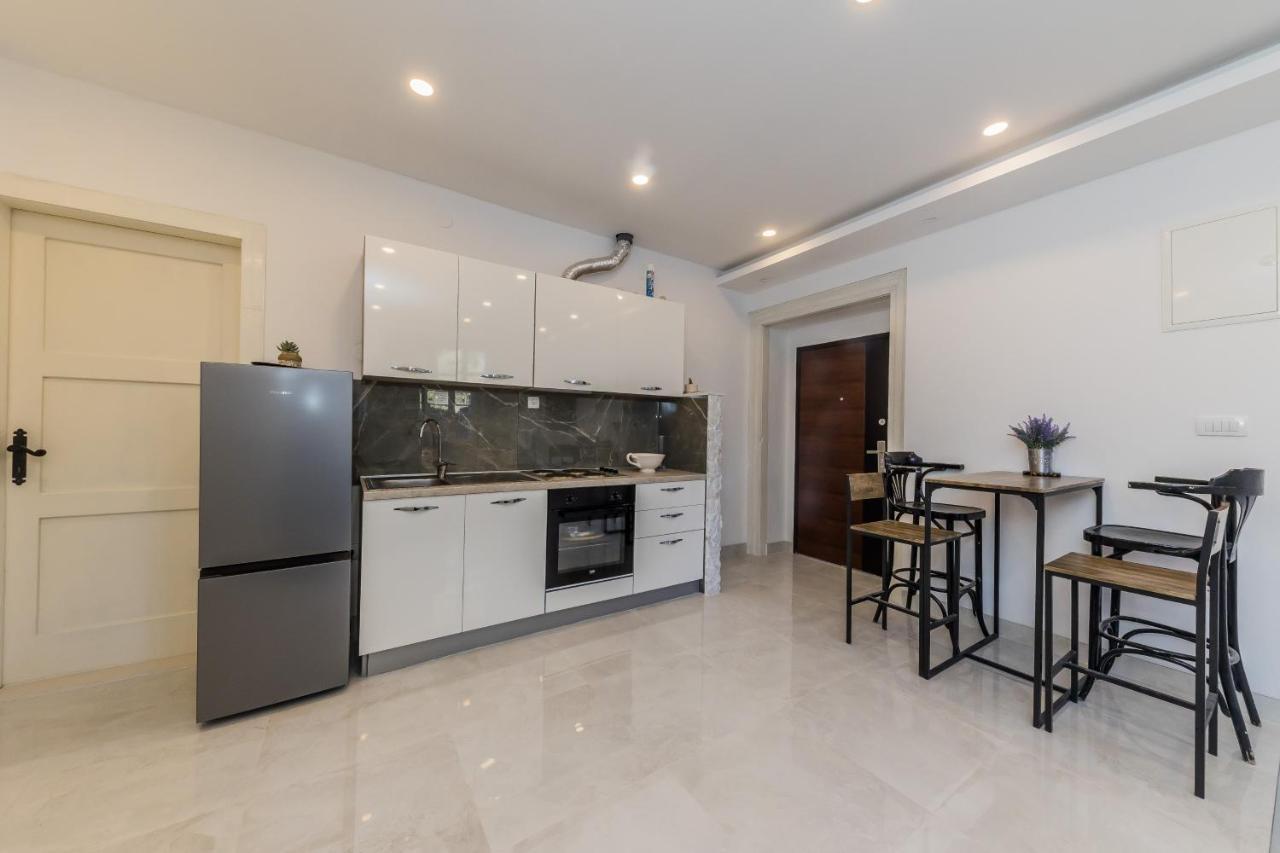 Seafront Apartments Karlo Kastela Dış mekan fotoğraf