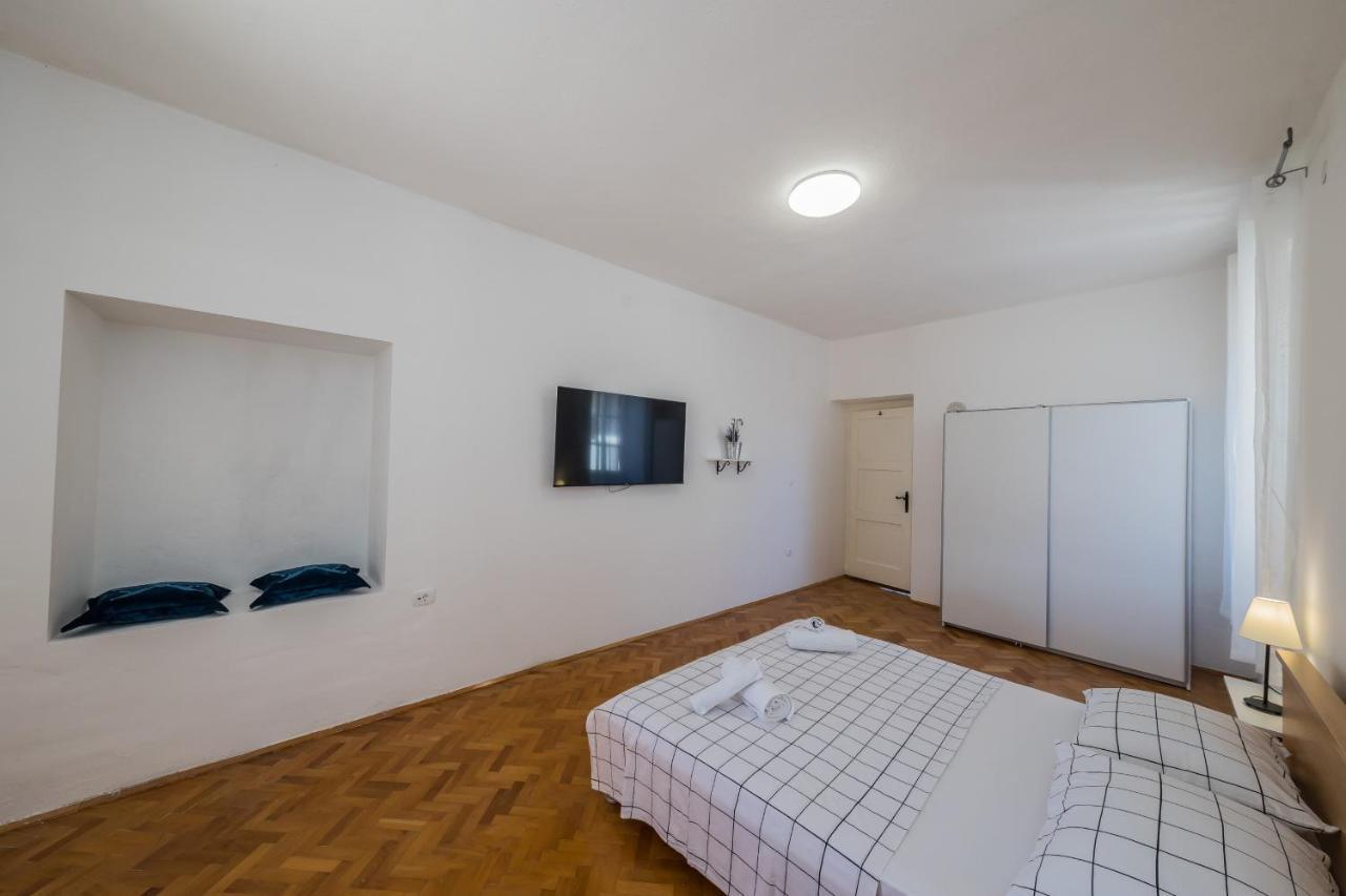 Seafront Apartments Karlo Kastela Dış mekan fotoğraf